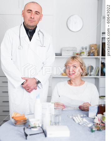 MAture woman and doctor 60643022