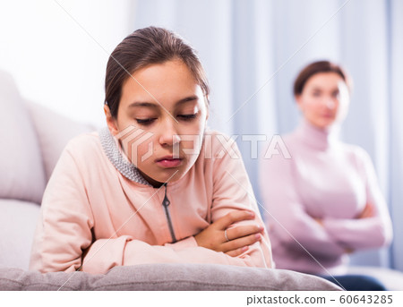 Mother and daughter take offense 60643285