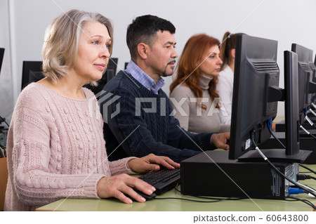 Elderly people attending pc class 60643800