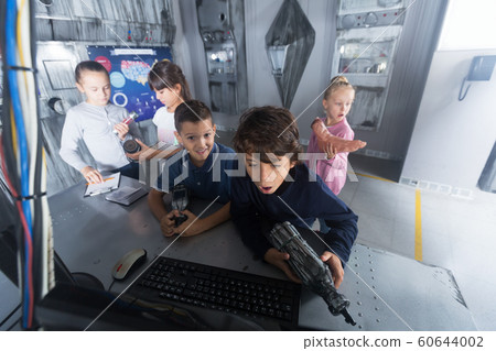 Children playing in bunker questroom 60644002