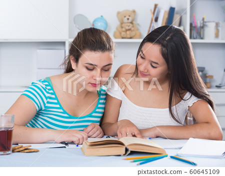 Teenagers girls studying at home Teenagers girls studying at home 60645109