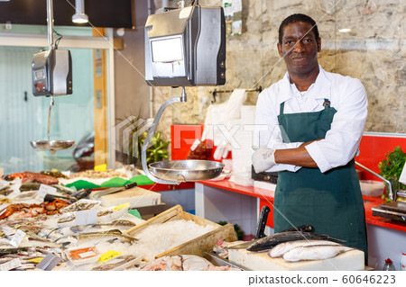 Salesman portrait in fish shop 60646223