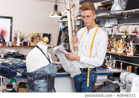 tailor, dressmaker, professional 60646311