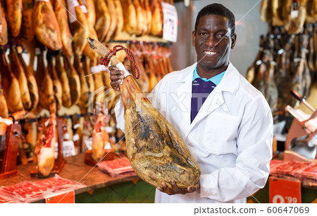 Seller recommending iberian ham Seller recommending iberian ham 60647069