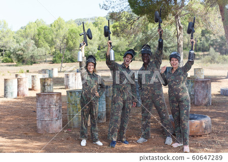 Team of paintball players 60647289