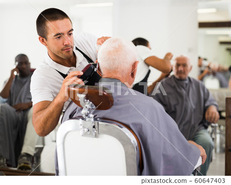 Barber using electric trimmer Barber using electric trimmer 60647403