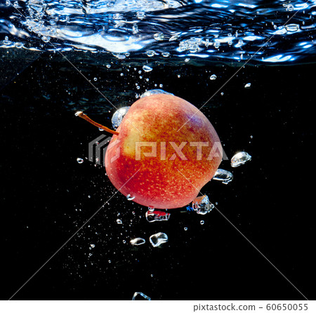 Apple in water Apple in water 60650055