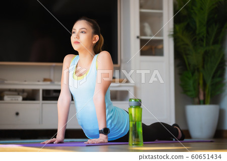 女瑜伽教練 女瑜伽教練 60651434