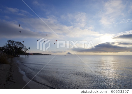 Lake Biwa and Hot Air Balloon (Lake Biwa Crossing Hot Air Balloon Tournament 2019) 60653307