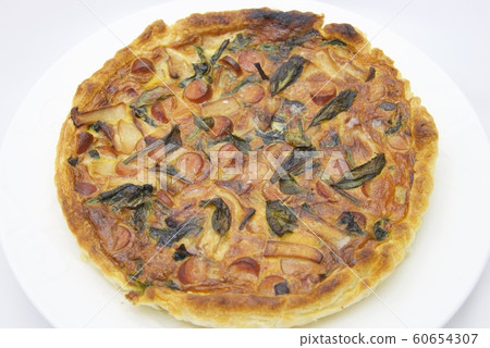 Image of quiche (white background) 60654307