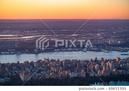<<New York>> New York Upper West Side residential area << aerial photograph >> <<New York>> New York Upper West Side residential area << aerial photograph >> 60655309