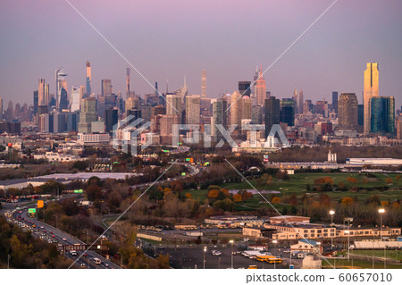 <<New York>> Manhattan at dusk, Midtown << Aerial photograph >> 60657010