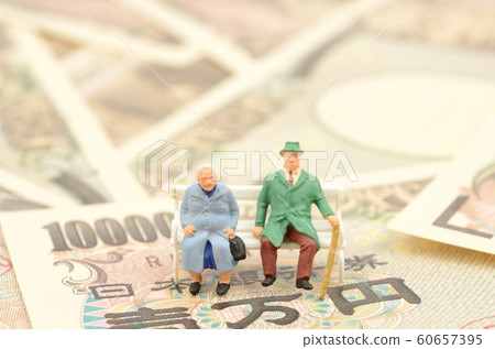 Elderly and money 60657395