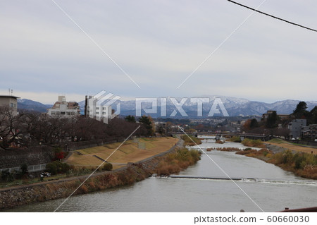 Mountains seen from the Yodo River Mountains seen from the Yodo River 60660030