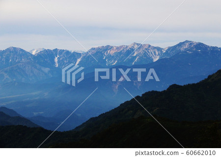 Hakuba Sanzan, a distant view of the Korachiyama mountain range from the summit of Mt. 60662010