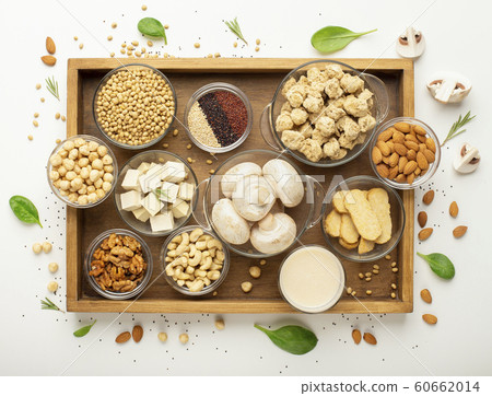 Tray with set of soybean products, nuts, legumes and mushrooms 60662014