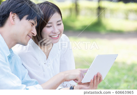 情侶野餐平板電腦 60663965