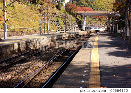 經過中央本線的海東大和車站的特快超級梓（2） 60664150