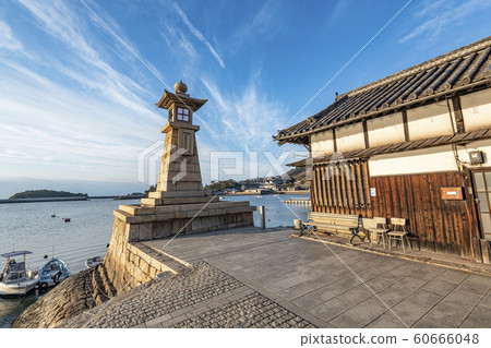 廣島縣福山市鞆之浦 鞆之浦的象徵性夜燈和周邊的街道景觀 廣島縣福山市鞆之浦 鞆之浦的象徵性夜燈和周邊的街道景觀 60666048