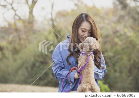 Woman kissing a pet Woman kissing a pet 60669002
