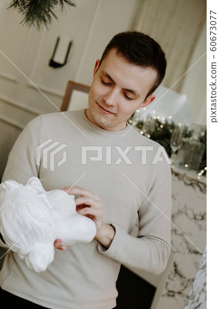 Young man with sculpture bust in an art workshop 60673077