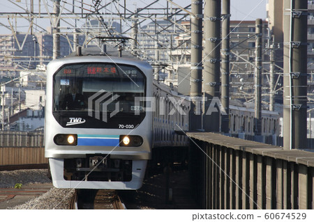 [R] Direct Saikyo Line: Rinkai Line 70-000 train 60674529