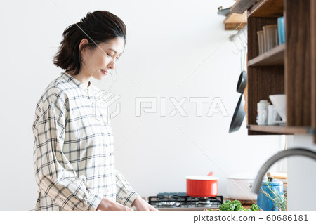 Female lifestyle kitchen Female lifestyle kitchen 60686181