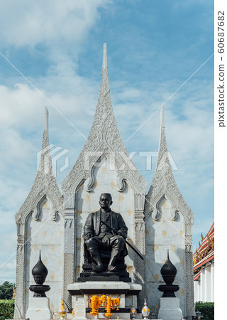 Wat Ratchanatdaram and Loha Prasat (iron castle) 60687682