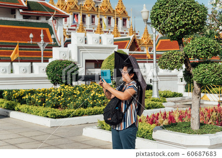 Wat Ratchanatdaram and Loha Prasat (iron castle) 60687683