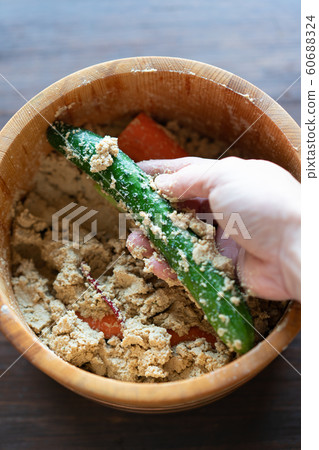 Take out the pickles Take out the pickles 60688324