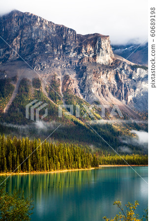 Emerald Lake 60689198