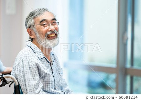 Senior man and daughter Senior man and daughter 60691214