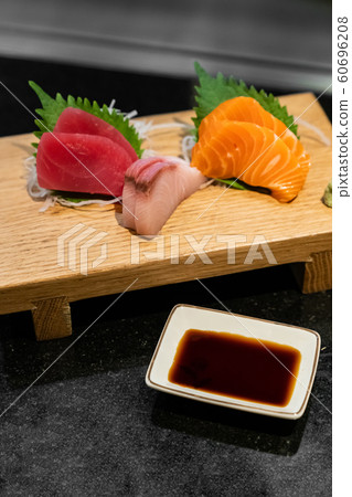 Sashimi 60696208