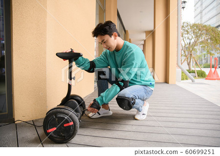 Smart mobility life concept, young man using an electric car, electric vehicle 069 60699251