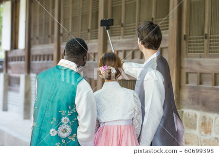 Holidays and tourism concept, group of smiling friends traveling in Seoul, Korea 485 60699398