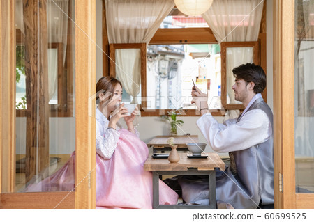 Holidays and tourism concept, group of smiling friends traveling in Seoul, Korea 399 60699525