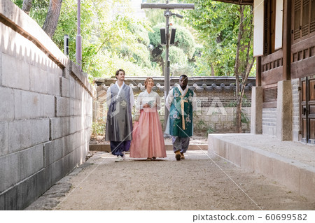 Holidays and tourism concept, group of smiling friends traveling in Seoul, Korea 325 60699582