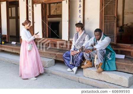 Holidays and tourism concept, group of smiling friends traveling in Seoul, Korea 409 60699593