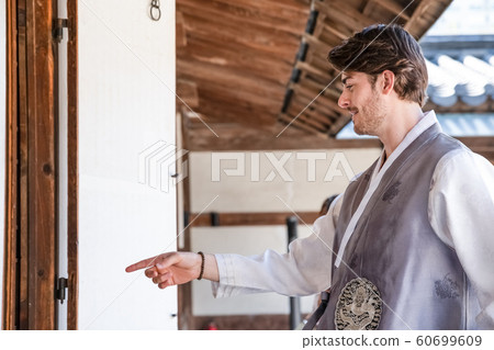 Holidays and tourism concept, group of smiling friends traveling in Seoul, Korea 314 60699609