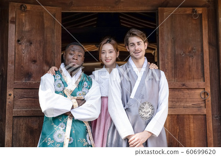 Holidays and tourism concept, group of smiling friends traveling in Seoul, Korea 308 60699620