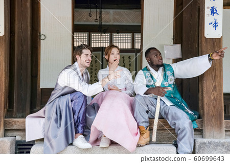 Holidays and tourism concept, group of smiling friends traveling in Seoul, Korea 284 60699643