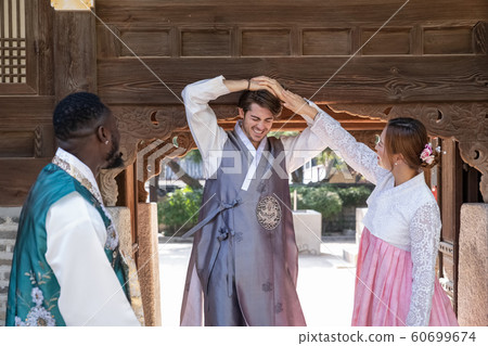 Holidays and tourism concept, group of smiling friends traveling in Seoul, Korea 332 60699674