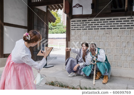 Holidays and tourism concept, group of smiling friends traveling in Seoul, Korea 223 60699769