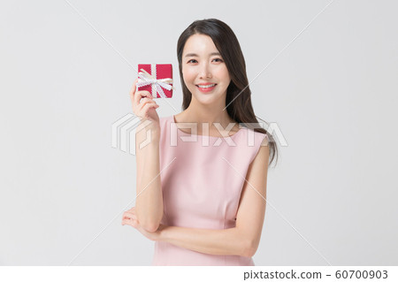 Happy single woman life, an attractive smiling woman holding shopping bags 400 Happy single woman life, an attractive smiling woman holding shopping bags 400 60700903
