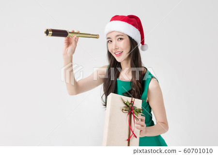 Happy single woman life, an attractive smiling woman holding shopping bags 172 60701010