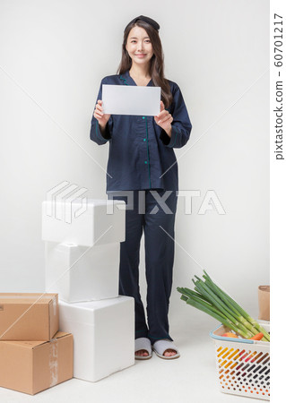 Happy single woman life, an attractive smiling woman holding shopping bags 033 60701217