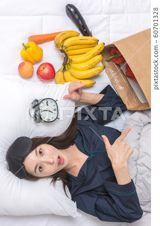 Happy single woman life, an attractive smiling woman holding shopping bags 050 60701328