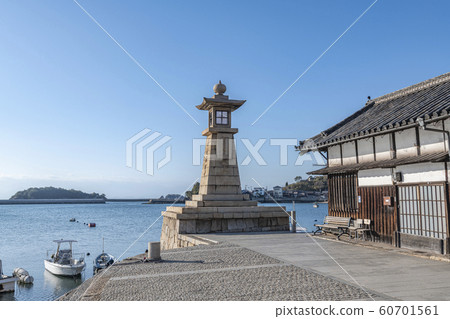 廣島縣福山市鞆之浦 鞆之浦的象徵性夜燈和周邊的街道景觀 廣島縣福山市鞆之浦 鞆之浦的象徵性夜燈和周邊的街道景觀 60701561