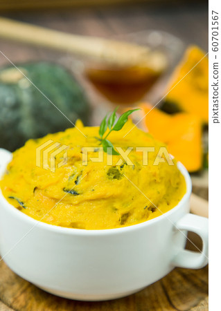 Autumn harvest time, fresh pumpkin and chestnut 148 Autumn harvest time, fresh pumpkin and chestnut 148 60701567