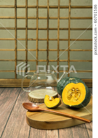 Autumn harvest time, fresh pumpkin and chestnut 208 Autumn harvest time, fresh pumpkin and chestnut 208 60701586